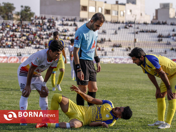 مسابقه فوتبال فجر سپاسی شیراز - فولاد خوزستان