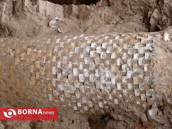 بقایای سازه قدیمی مدفون در  بارون آواک تبریز