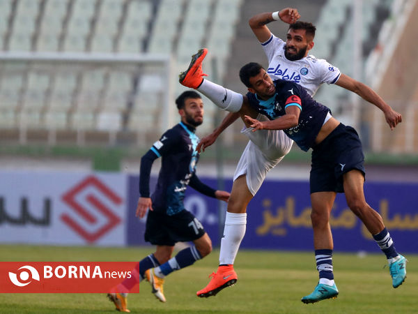 دیدار تیم های فوتبال پیکان - استقلال