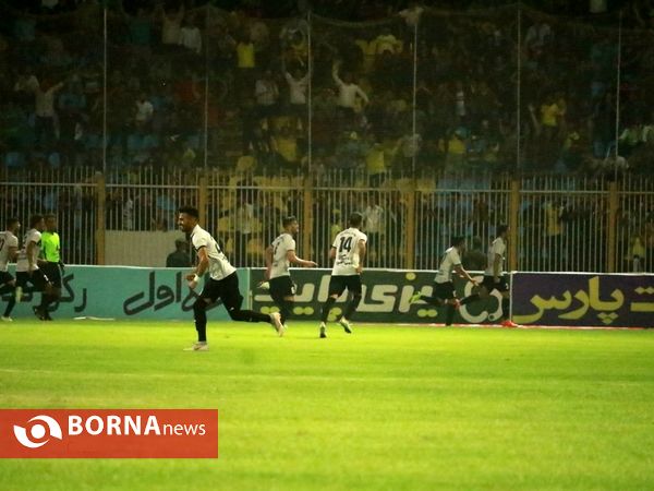 حاشیه دیدار تیم های نفت مسجدسلیمان و استقلال تهران
