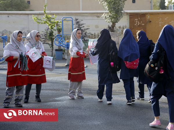 زنگ آغاز سال‌ تحصیلی با حضور رئیس جمعیت هلال‌احمر