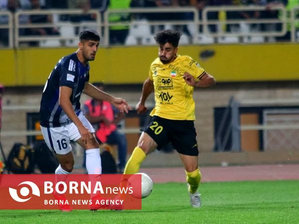 دیدار تیم های فوتبال سپاهان - پیکان