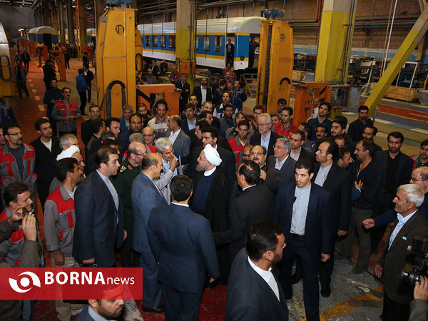 رییس جمهوری در بازدید از کارخانه واگن پارس اراک