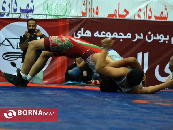 فینال و اهداء مدال مسابقات کشتی خردسالان قهرمان کشوری در آبادان