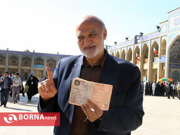 حضور مردم پای صندوق های رای در شیراز-2