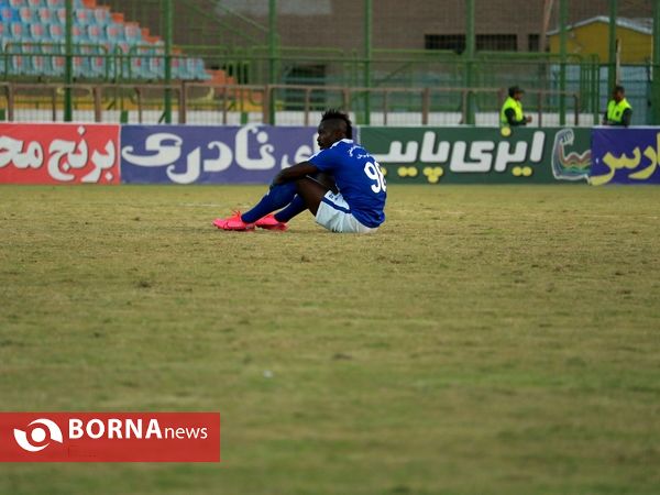 در حاشیه دیدار تیم های فوتبال صنعت نفت آبادان - گل گهر سیرجان