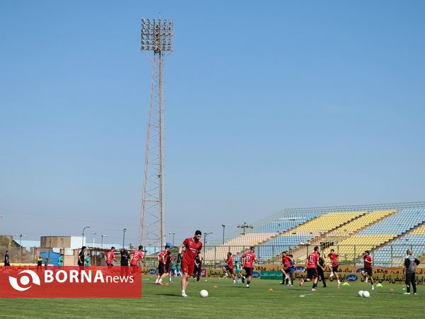 در حاشیه دیدار تیم های فوتبال صنعت نفت - نساجی