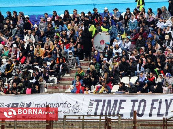 دیدار تیم های فوتبال ملوان بندرانزلی _ خاتون بم