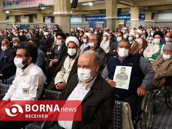 دیدار صدها نفر از مردم استان اصفهان با مقام معظم رهبری