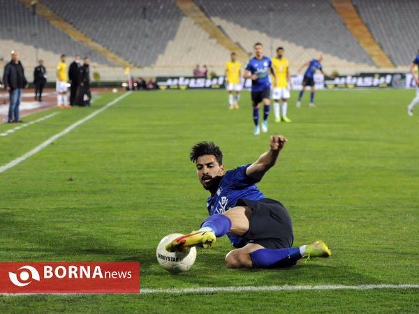 دیدار تیم های فوتبال استقلال - صنعت نفت آبادان