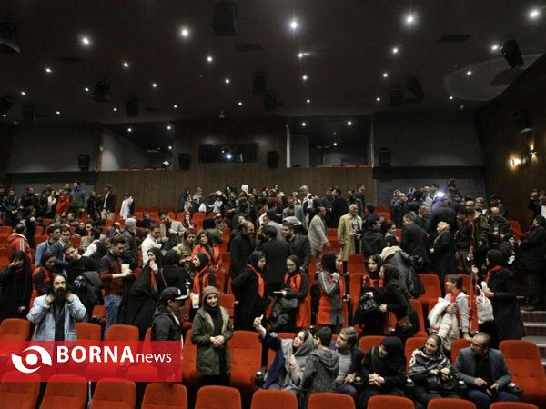 اکران فیلم سینمایی خروج در پردیس مگامال