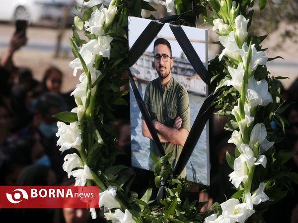 تشییع جانباختگان متروپل در آرامستان آبادان
