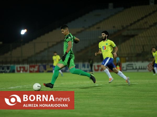 دیدار تیم های فوتبال صنعت نفت - سپاهان