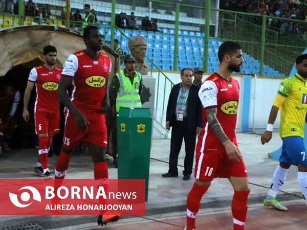دیدار تیم های فوتبال صنعت نفت - پرسپولیس