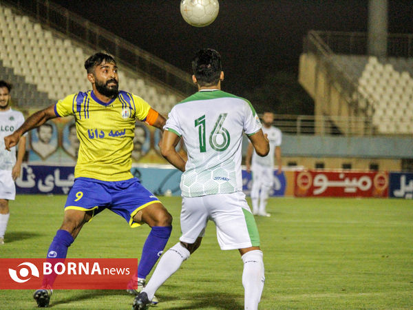 دیدار تیم های فوتبال آلومینیوم اراک-نفت مسجدسلیمان