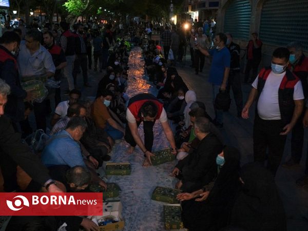 طولانی ترین سفره افطار بازار تهران