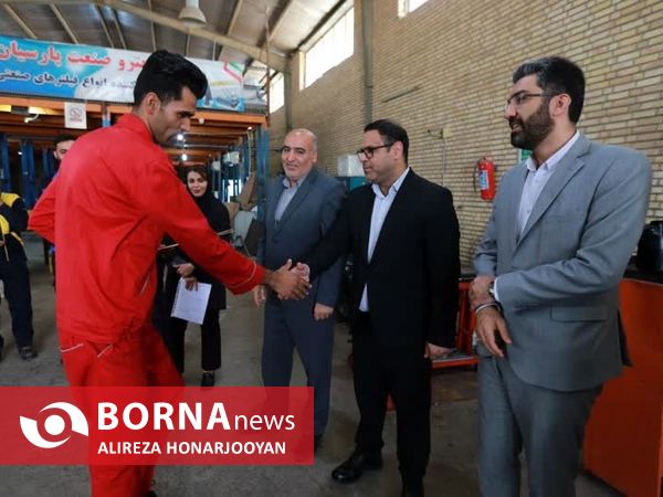 تجلیل از کارگران واحدهای تولیدی و صنعتی اروند
