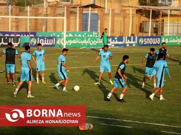 در حاشیه دیدار تیم های فوتبال صنعت نفت  - تراکتور