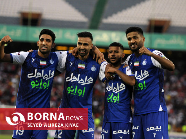 دیدار تیم های فوتبال استقلال 7 تراکتور 1