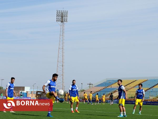 در حاشیه دیدار تیم های فوتبال صنعت نفت - شمس آذر قزوین