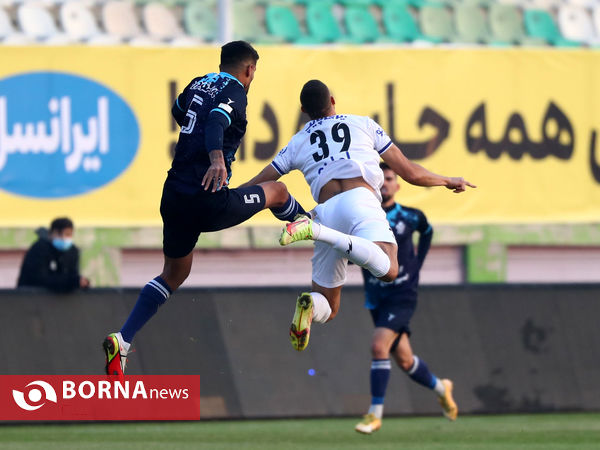 دیدار تیم های فوتبال پیکان - استقلال