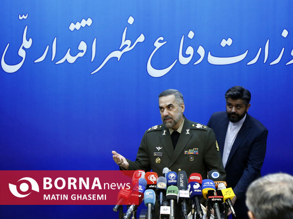 نشست خبری وزیر دفاع و پشتیبانی نیرو های مسلح