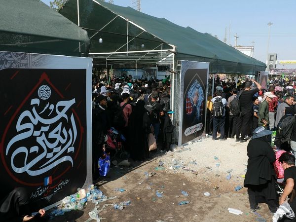 عبور زوار افغانستانی و پاکستانی از مرز شلمچه