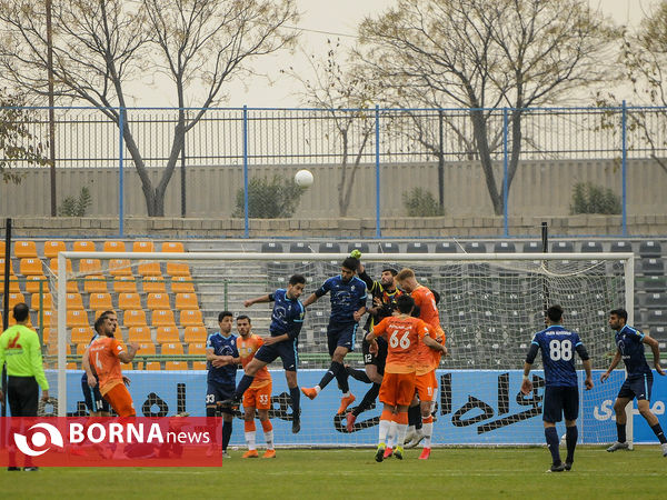 دیدار تیم های فوتبال پیکان - سایپا