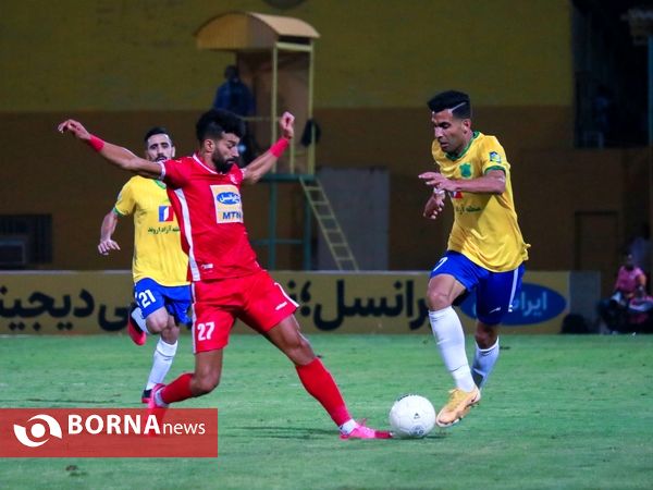 دیدار تیم های فوتبال صنعت نفت - پرسپولیس