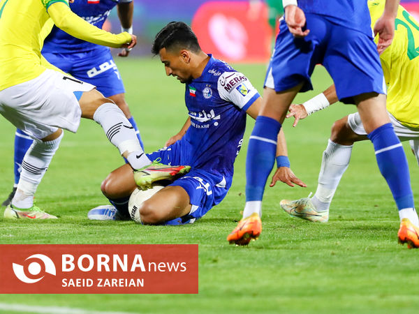 دیدار تیم های استقلال تهران - صنعت نفت آبادان