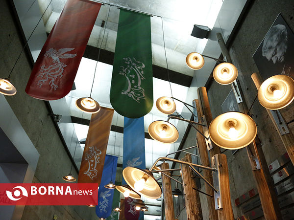 حضور عوامل فیلم زنانی با گوشواره های باروتی در آخرین روز جشنواره فیلم فجر کاخ مردمی
