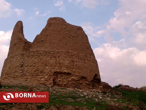 ویرانه های "چم قلعه" پلدختر