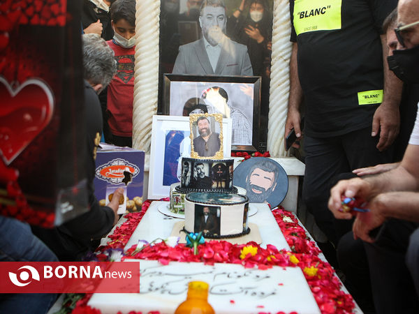 جشن تولد مرحوم علی انصاریان بر سر مزارش