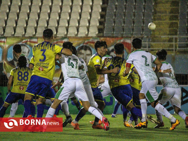 دیدار تیم های فوتبال آلومینیوم اراک-نفت مسجدسلیمان