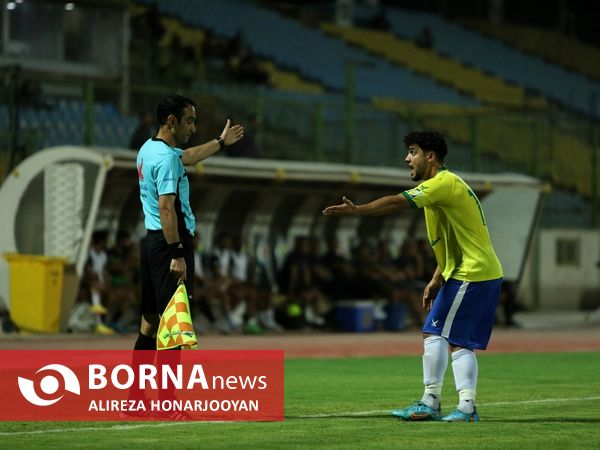 دیدار تیم های فوتبال صنعت نفت - سپاهان