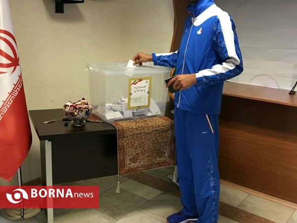حضور ورزشکاران پای صندوق اخذ رای در باکو