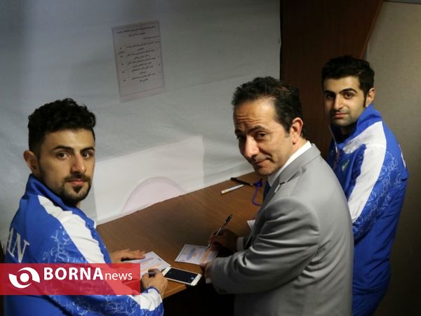 حضور ورزشکاران پای صندوق اخذ رای در باکو