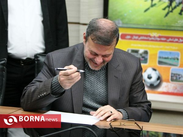 بازدید معاون وزیر ورزش از آکادمی فوتبال و سالن تیراندازی مجموعه ورزشی آزادی
