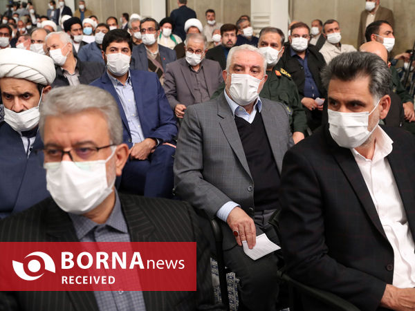 دیدار صدها نفر از مردم استان اصفهان با مقام معظم رهبری